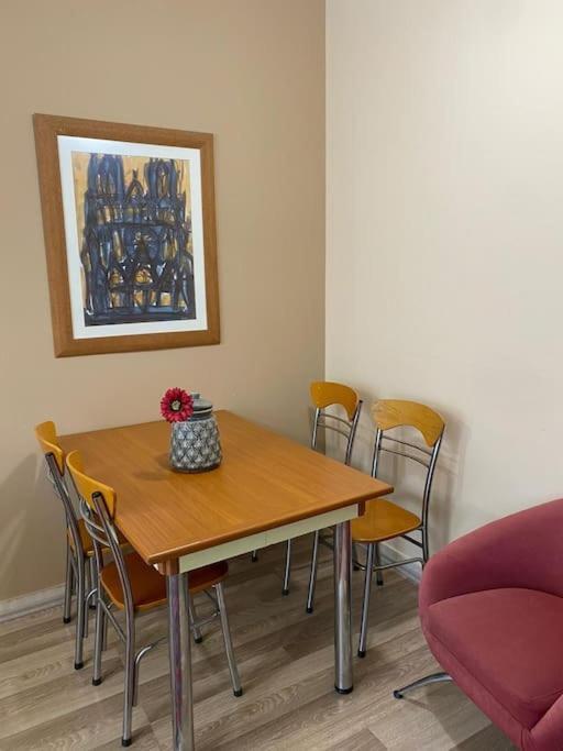 *heart Of New Bazaar 1 Bed Apt* Tirana